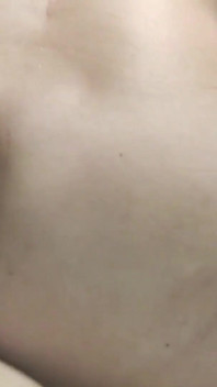 Istri seksi dengan pantat bahenol lagi asik ngentot posisi reverse cowgirl sampai mengerang keenakan