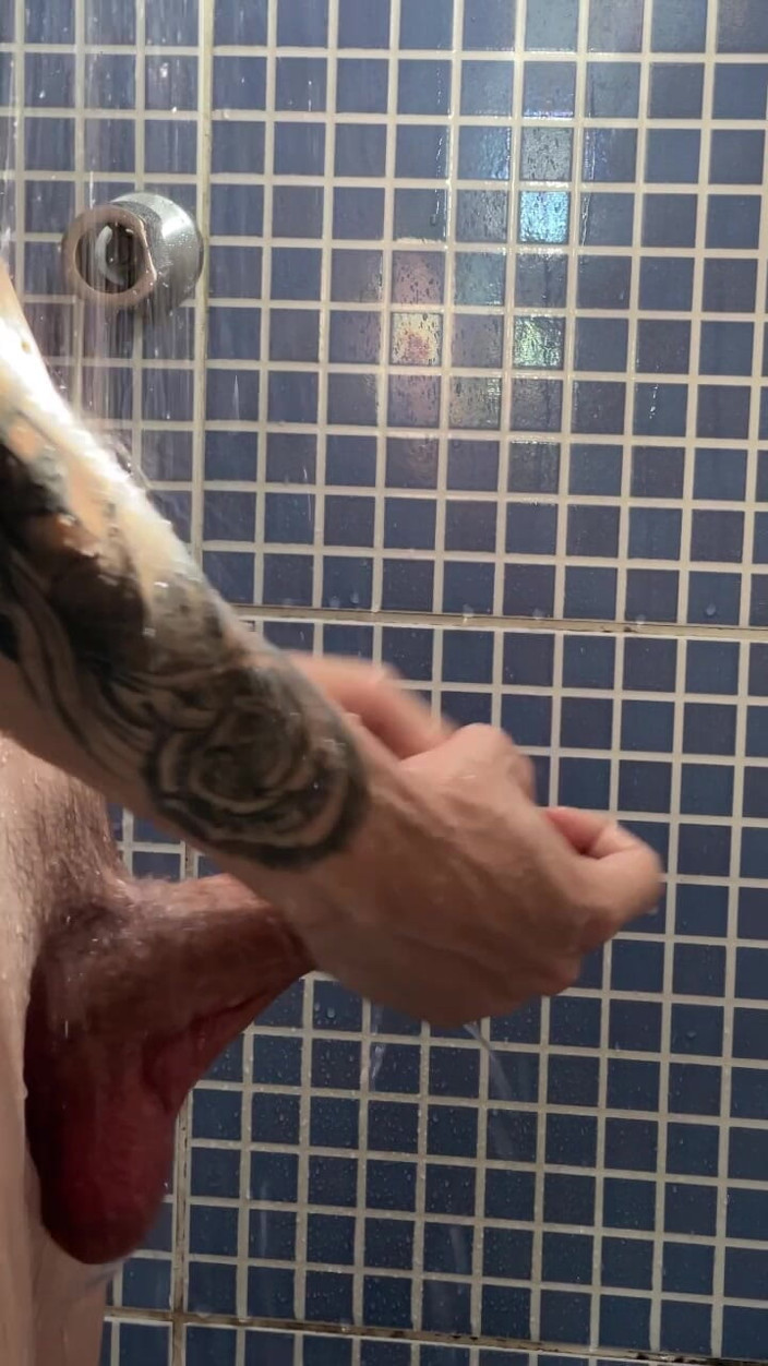 Edumancini: Relaxing in the Shower