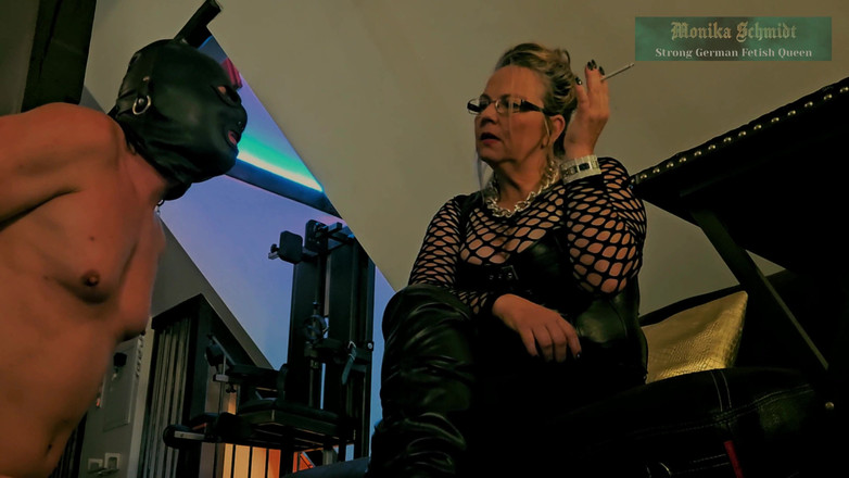 Strict Senz: Monika Schmidt Umilirea Scrumierei