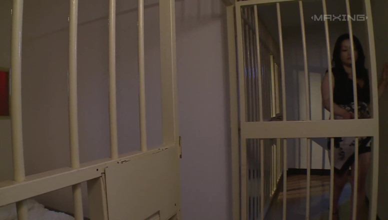 Raptor Inc: La milf tettona si gode il gioco a tre