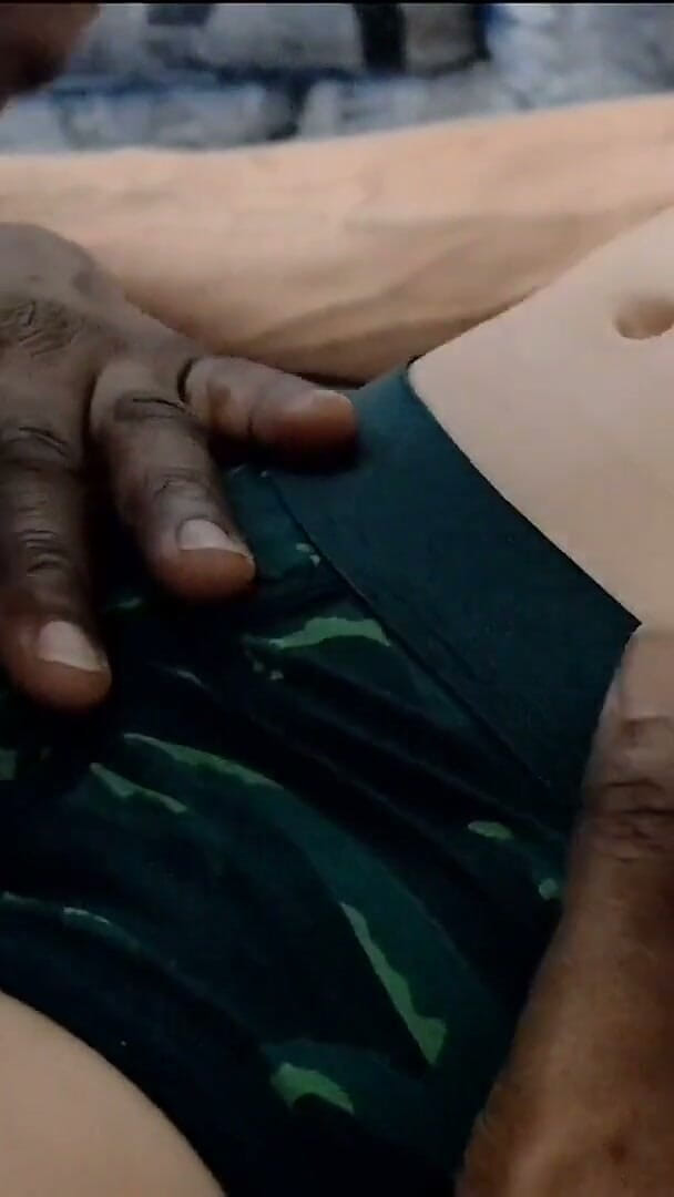 Upyoursex: 공룡 속옷을 입고 흰 배다른 아들을 빨아주는 흑인 새엄마