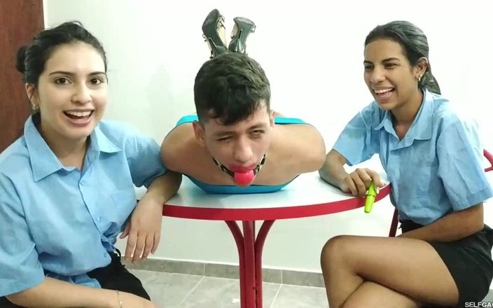 Selfgags femdom bondage: Popular universitário bonitão virou escrava maricas por malfeitos femdom brats!