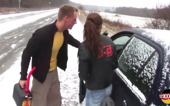 123XXX - Fucked Amateurs in Germany!: このホットなアクションを見た後、あなたはガールフレンドにカーセックスをするように頼むでしょう。