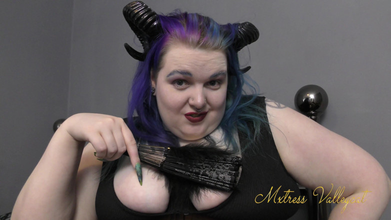 Mxtress Valleycat: Feather fan tease