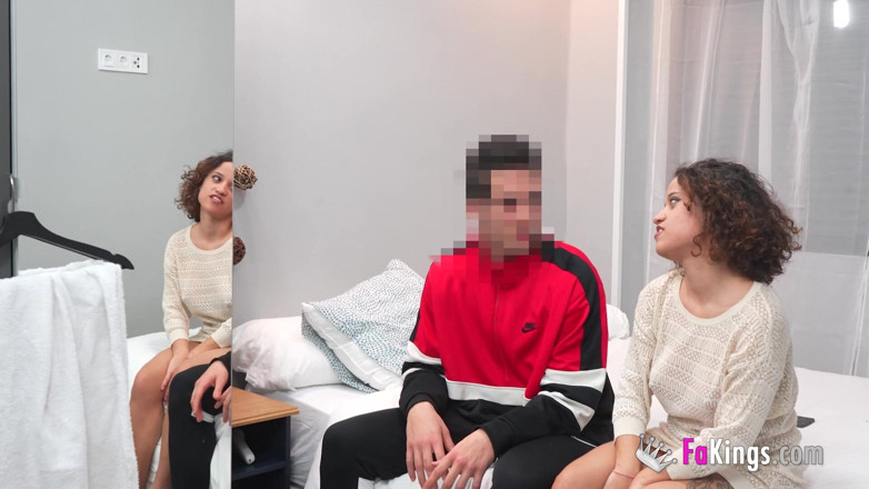 FAKings: Elena De la Vega paga il suo fotografo in carne....