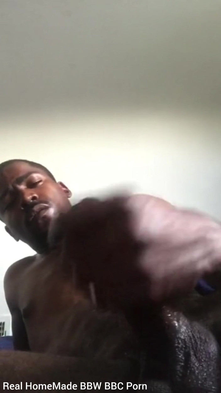 Big black cock BBCee: Sama doma tvrdě masturbuje