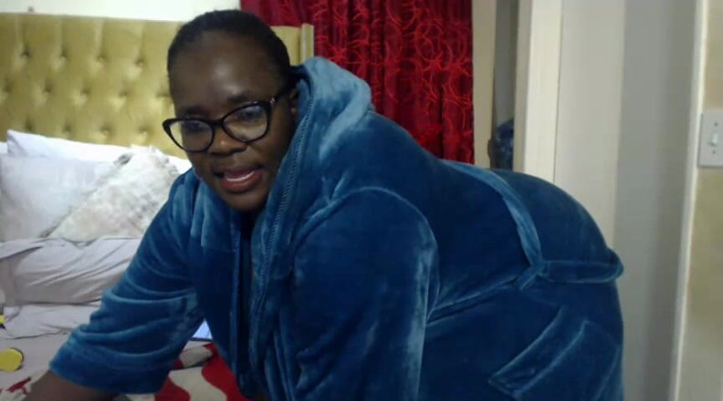 Legendary Booty Overdose: Horny SSBBW Masturbating and Having Breakfast in Bed