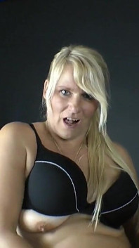 Dildofotze auf dem Motorrad-HD.WMV