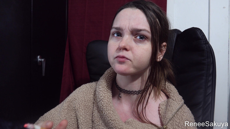 Renee Sakuya: Kuřáci Kašel, Kouření Fetiš