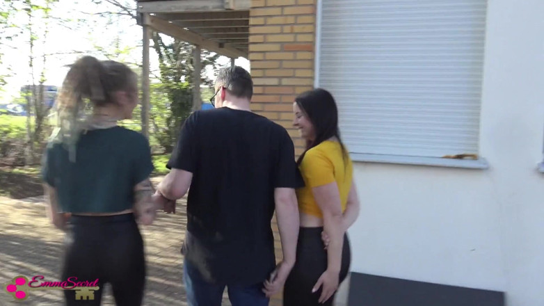 German Fuck Girls: Brazen Pick-up! Pedestrians Persuaded to Make a Threesome!