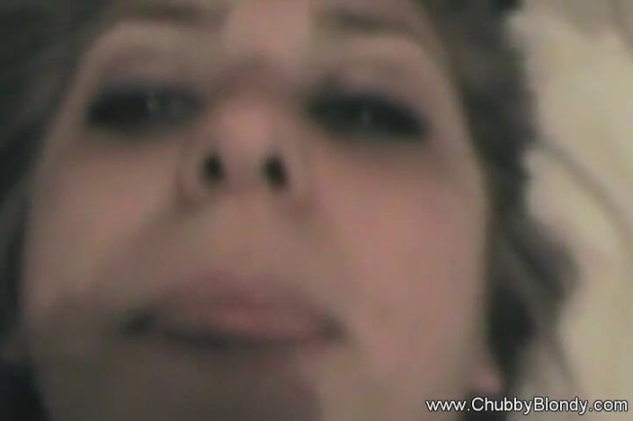 Chubby Blondy: Soție sexy amatoare legată