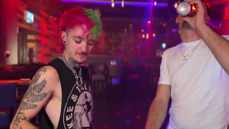 Kyle and Kam: Kyle Kam ve Frankie Thorn ile sahne arkası