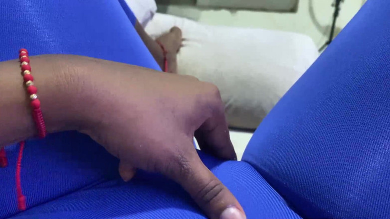 olivercastelistar: Мачуха мастурбує своїми тугими пиріжками