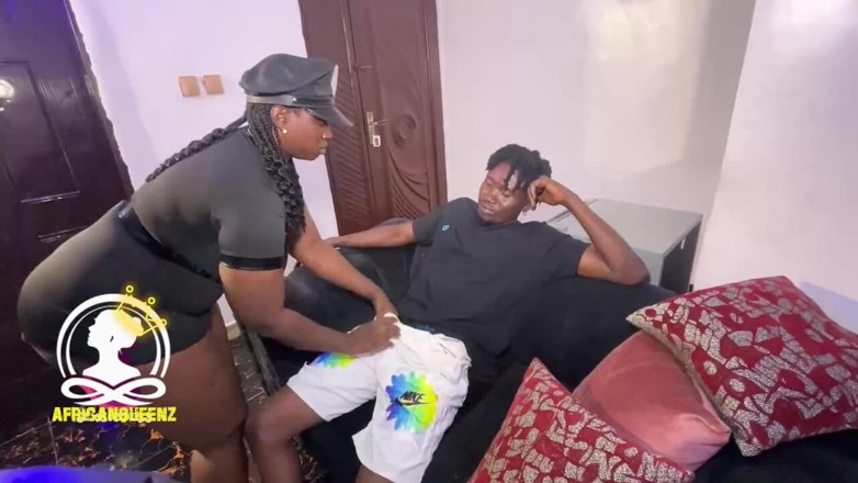 Africankween: Oficial de policía de tetas globos le gusta la polla...