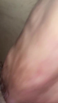 見知らぬ男が彼のチンコで私のアソコを大きく開けて、私の一日を困らせました