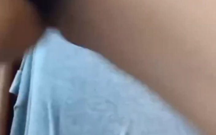 Jilbab69: Grandes pechos taponan el coño hasta que chorrea