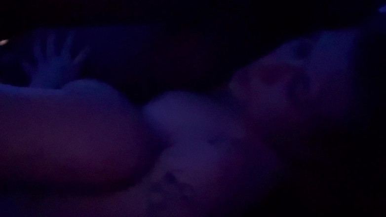 Thekookiejar: Sesso nella stanza blu, lei vuole succhiare il cazzo in...