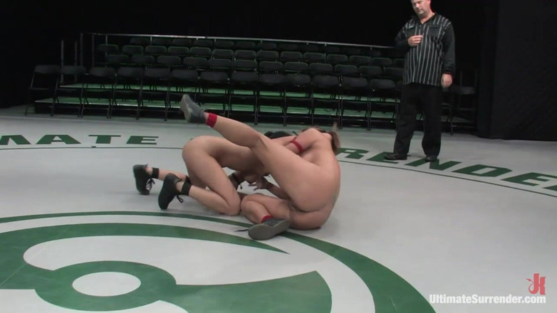 Ultimate surrender by Kink: Annie Cruz "the Scientologn" (0-0) Gegen Trina Michaels "passion" (0-2)