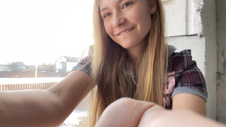 Stacy_via: 廃屋での公然自慰行為