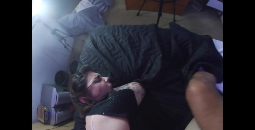 EmmaInkTrans: मैंने इसे बिना कंडोम के अपने बॉयफ्रेंड को दिया और उसने Pt2 के अंदर खाना पकाया