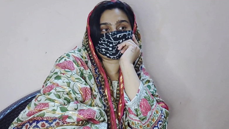 Faryal: Бари Baji Ne Di Chote Бхай Apni Chut - ясный разговор хинди