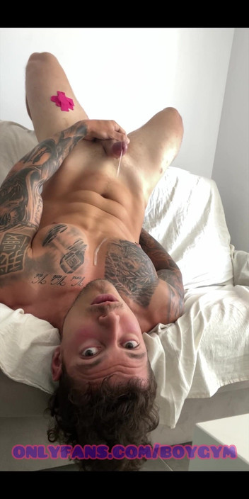 BoyGym: Aku lagi asik muncrat tanpa tangan sampai dicrot di dalam