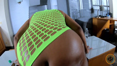 Blackstar xxx: Caramel, dünne squirterin nimmt pOV-backhots