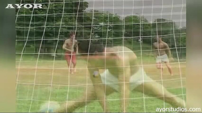 AYOR studios: पिच पर दोस्त लंड चूसने वाले दोस्तों में बदल जाते हैं!