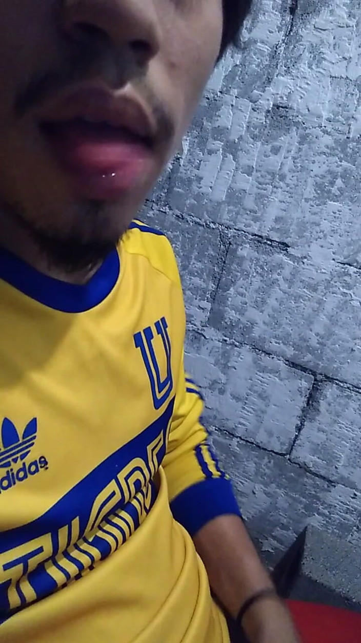 AlexAlejandro13: 你喜欢我伸出舌头，这样你就好好地玩弄它了