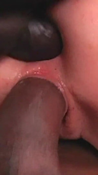 그녀는 섹스 장난감으로 그녀의 후장 경이로움을 해독했고 지금은 쓰리섬을 기다리고 있습니다.
