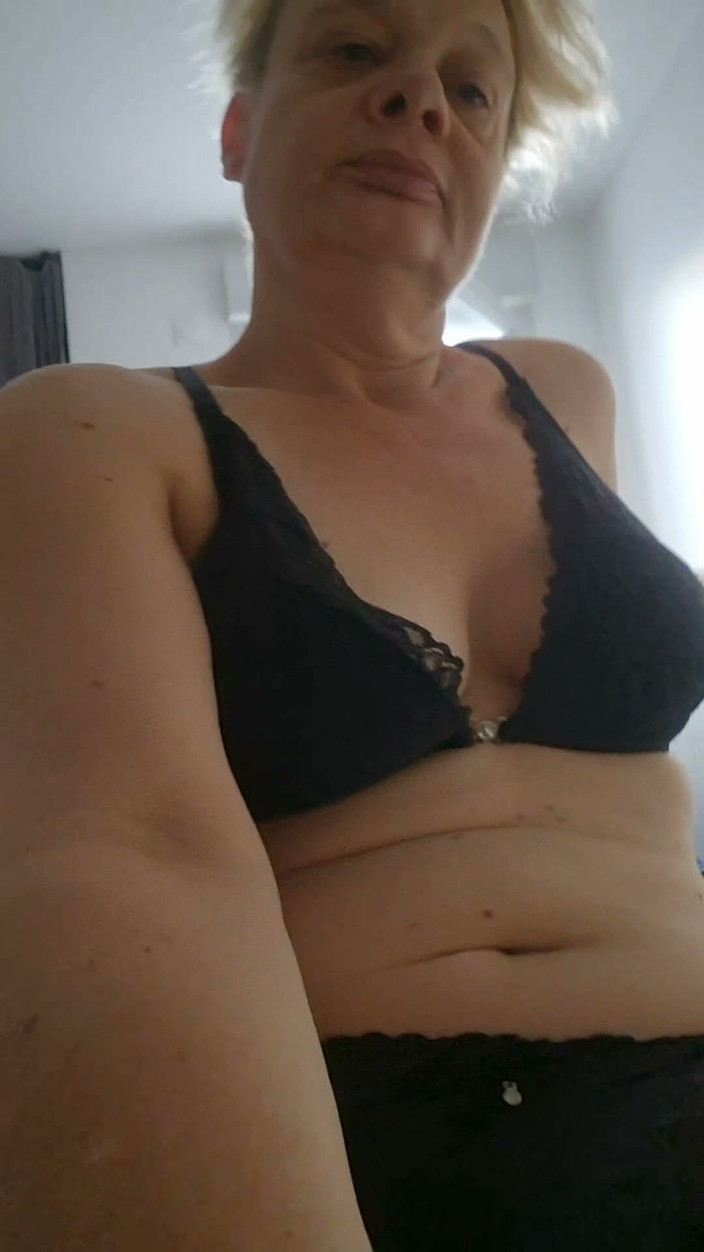 Sofy13: Come Eat My Pussy and Fuck My Ass