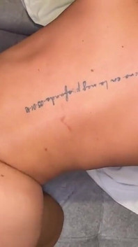 Wunderschöne, Grosse Brünette Reitet Und Lutscht Ihrem Cuckold-freund Den Schwanz, Bevor Sie Ins Fitnessstudio Geht