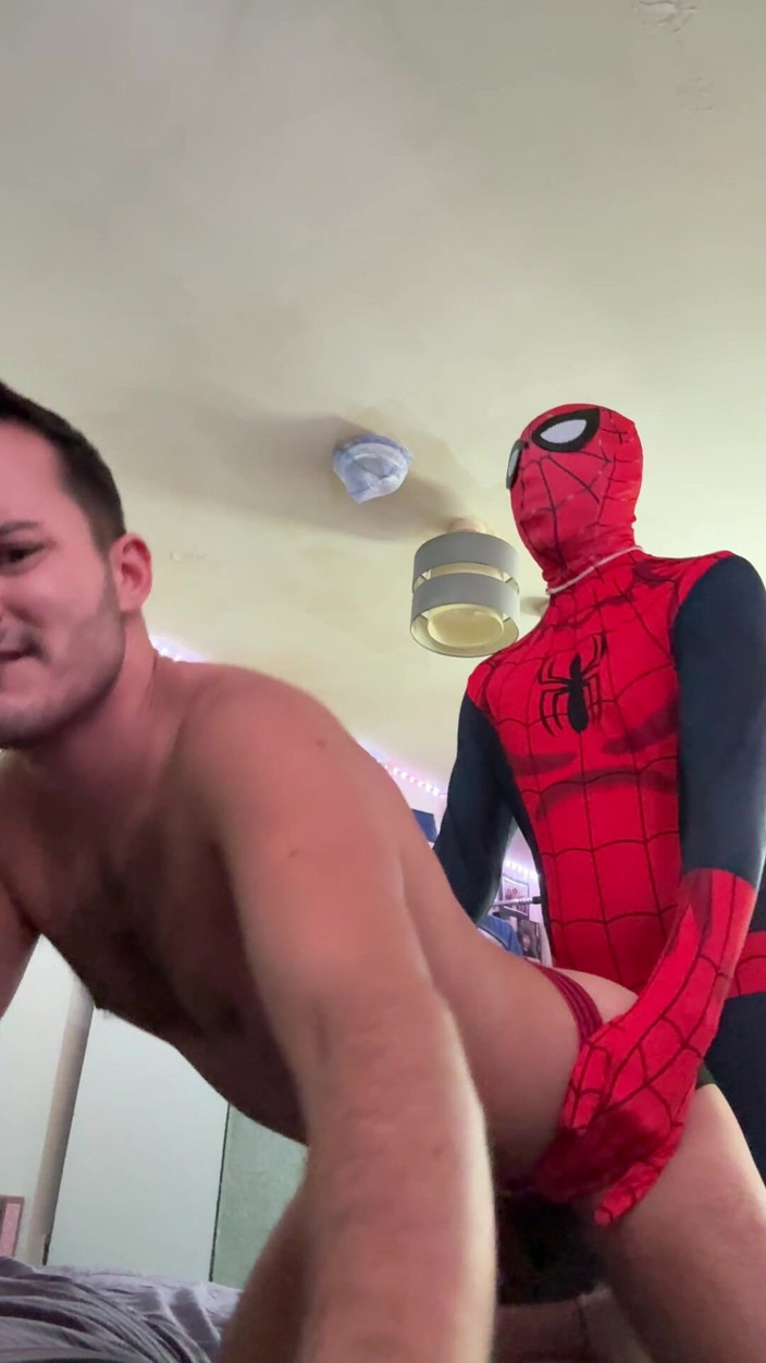 Brett Tyler: Spiderman Fucks Twink