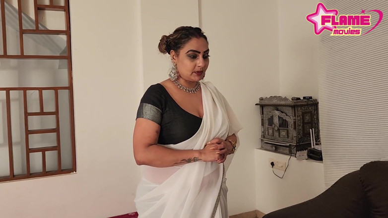 DesiHeat Studio: Video rekaman seks tante seksi india dientot habis-habisan sama cowok...
