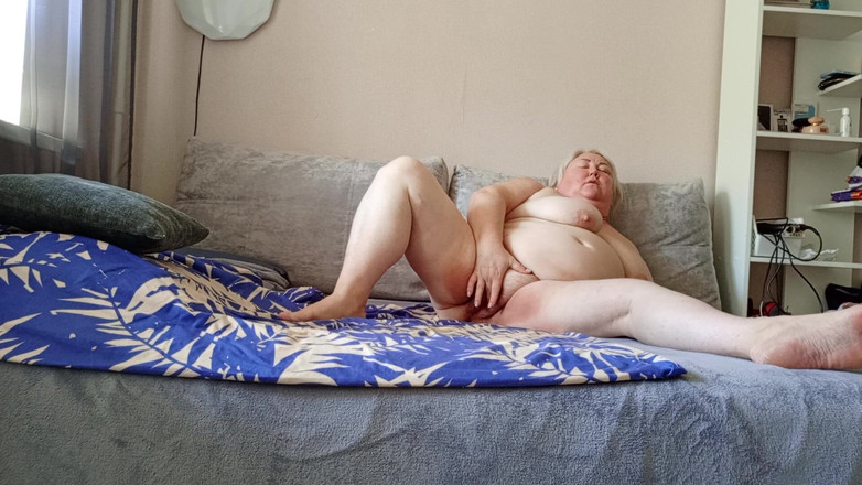 Zona901: Přišel jsem ke své masturbující macechě, aby mi vykouřila