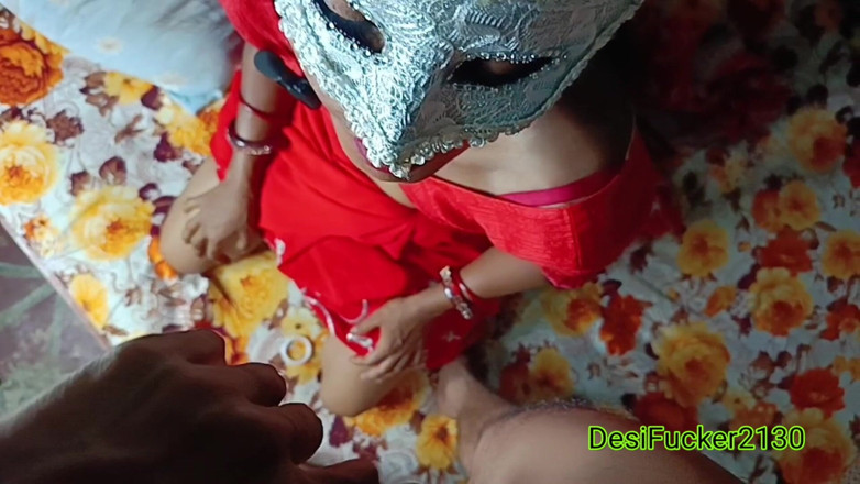 DesiFucker2130: Bhabhi v červeném saree měla sex se svým švagrem, švagr si dal prsten...