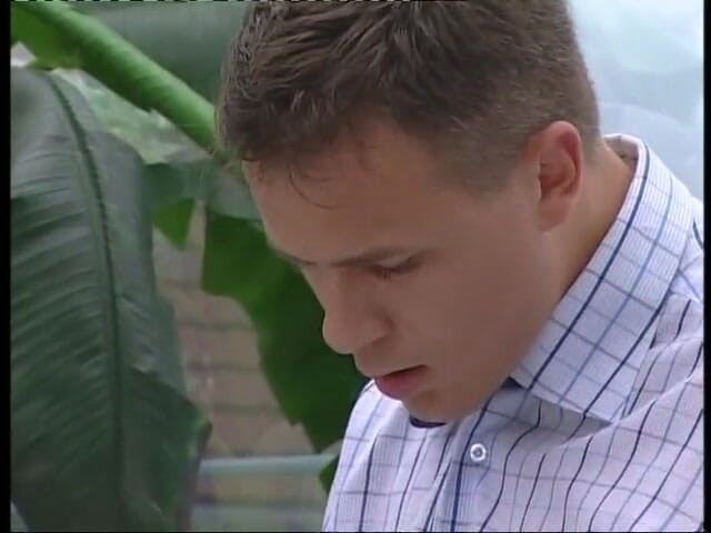 Anal Invasion: 大きなハードコック吸いのための肛門弄