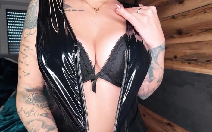 Nina Devil: 페티쉬 젖탱이