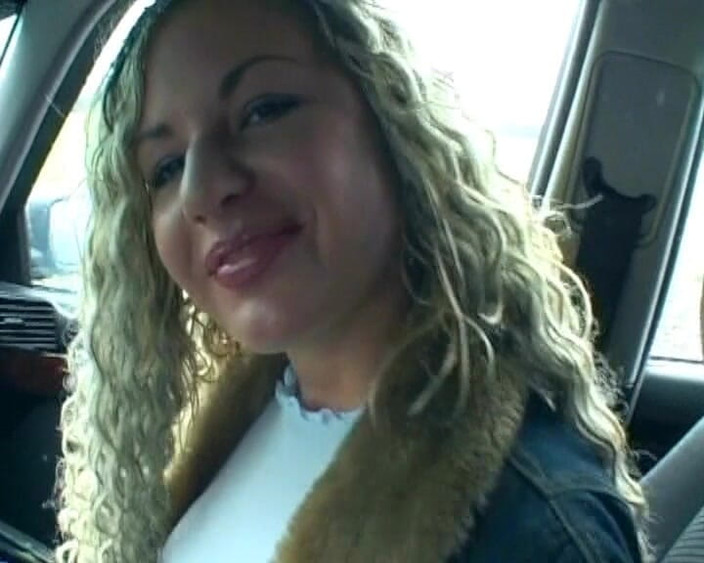 Busty German Sluts: Забирала тинку из Германии, трахающуюся пальцами в машине