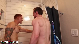 Dwie zakochane stadniny - Andy Mcbride rozciąga Jeremiah Cruz ze swoim wielkim grubym kutasem