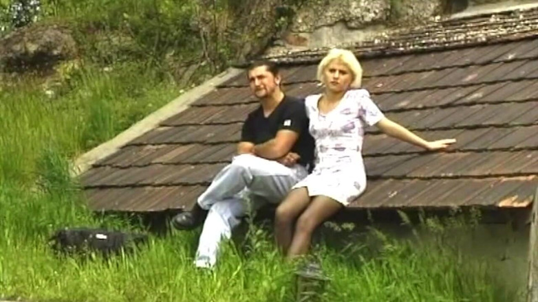 My German Amateurs: Blond amatorka bierze kutasa na odkryty dach