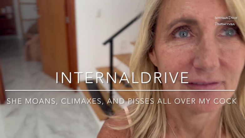 InternalDrive: 내 자지에 절정을 신음하고 오줌 싸는 그녀