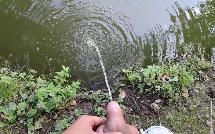 Idmir Sugary: Lång pissar till vattnet gör vatten bubblande