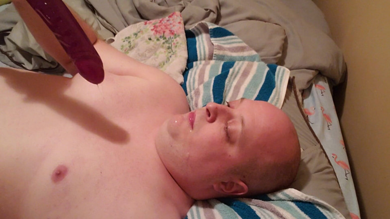 Charlieboy69: Tief in den hals dildo