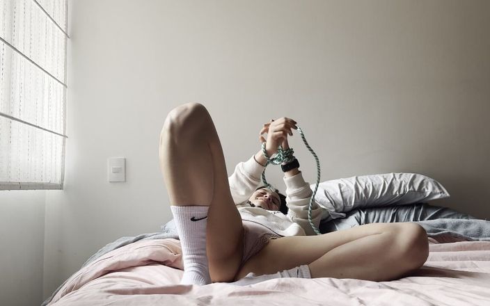 scarlettandc: Dwie lesbijki uprawiają kobiecy mecz zapaśniczy z rękami związanymi linami