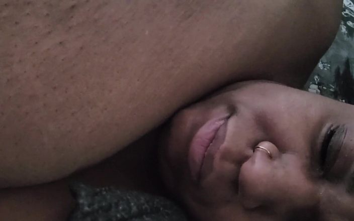 Josie4yourpleasure: Bonjour! Tu veux t’amuser ?