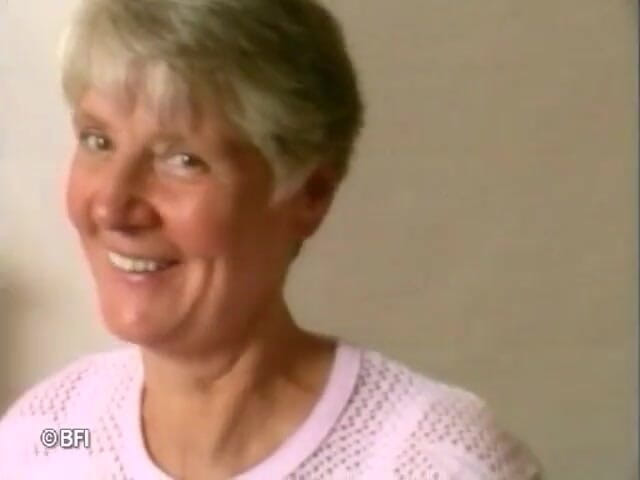 Nasty matures and dirty grannies club: Бабуся насолоджується своєю волохатою піхвою