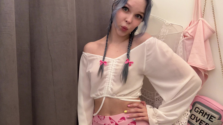 Little_Kitty69: Vidíte moje tvrdé bradavky až přes tento čirý top?