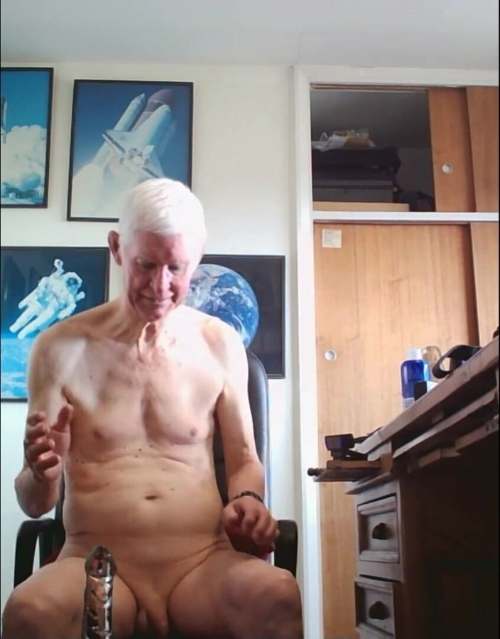bigears: Playing with 9 Inch Glass Dildo