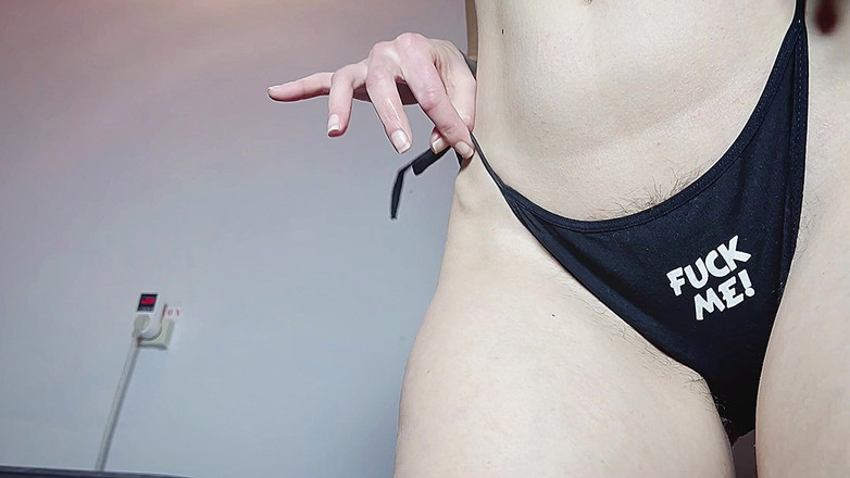 Roy1987: 汚れて濡れたパッドで、パンティを脱がなきゃいけなかった!